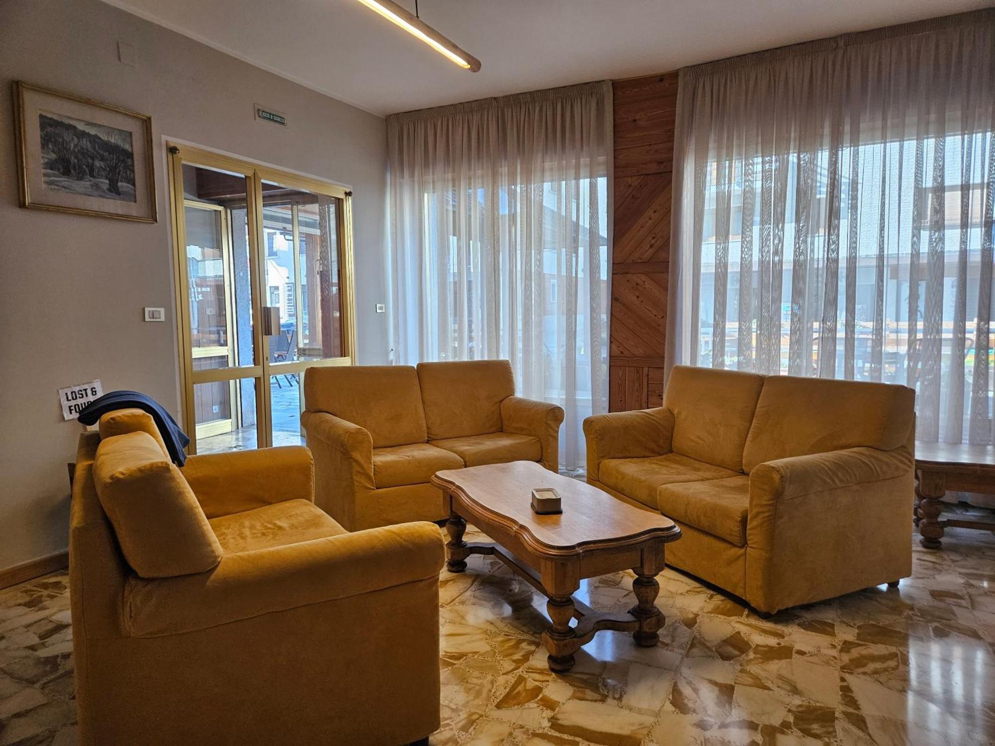 Hotel Holiday Debili Саузе-д'Ульс Экстерьер фото