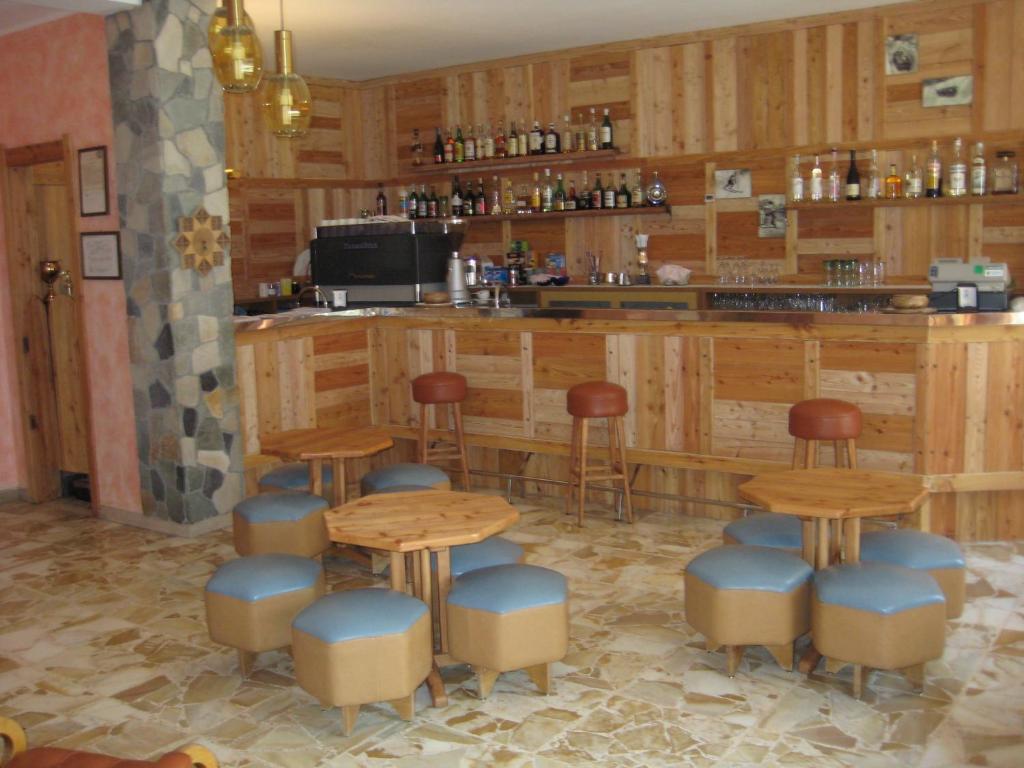 Hotel Holiday Debili Саузе-д'Ульс Экстерьер фото