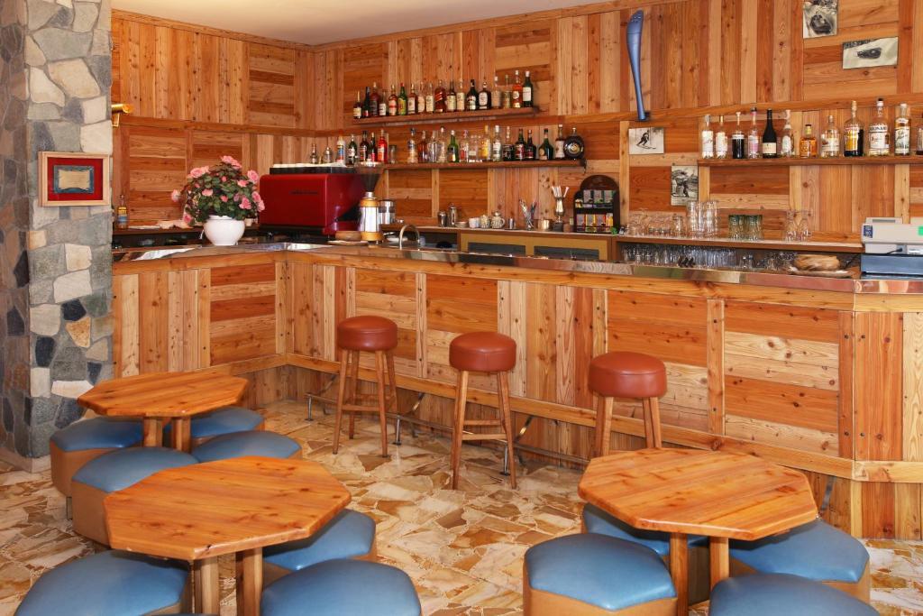 Hotel Holiday Debili Саузе-д'Ульс Экстерьер фото