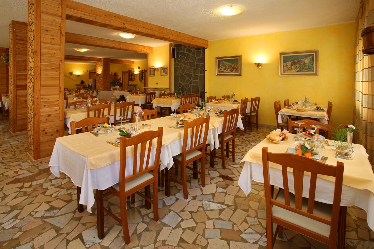 Hotel Holiday Debili Саузе-д'Ульс Экстерьер фото