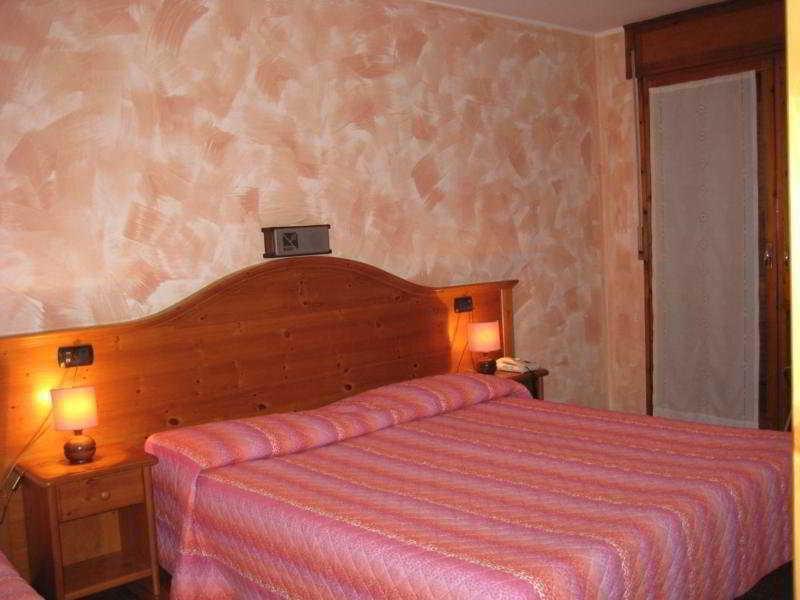 Hotel Holiday Debili Саузе-д'Ульс Экстерьер фото
