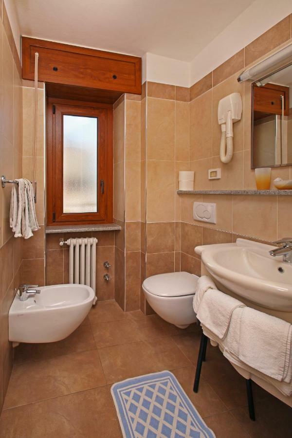 Hotel Holiday Debili Саузе-д'Ульс Экстерьер фото